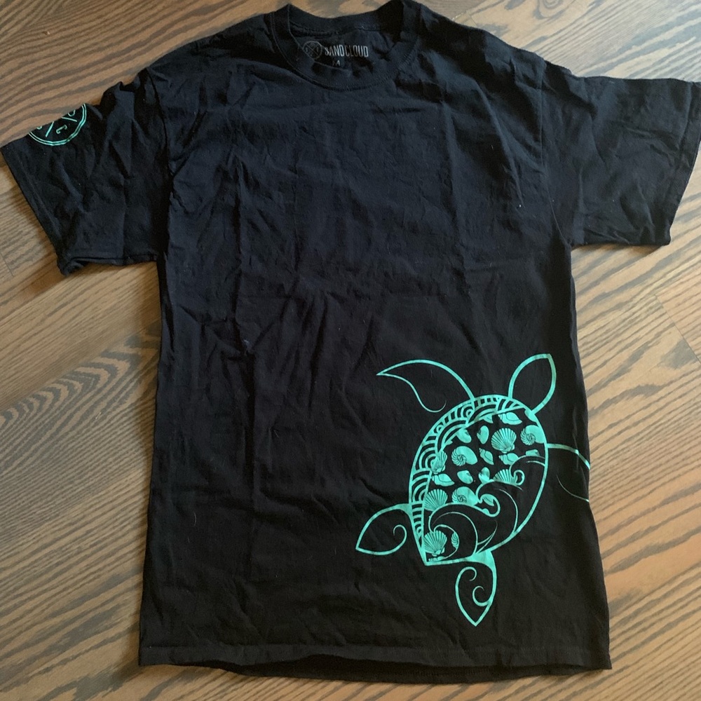 Black sand cloud tee